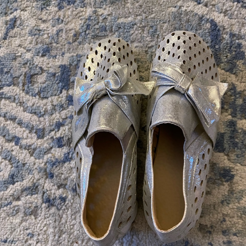 Tennie shoes